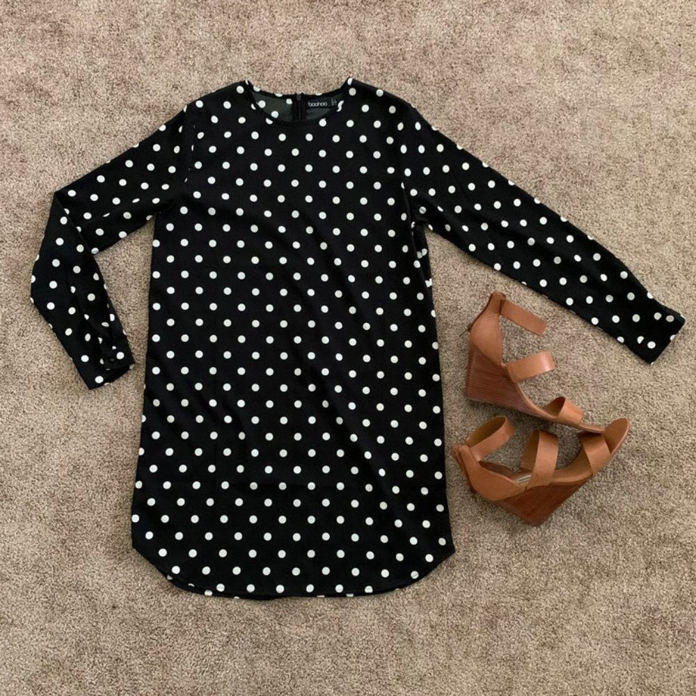 LIKE NEW Boohoo Preppy Polka Dot Shift Dress